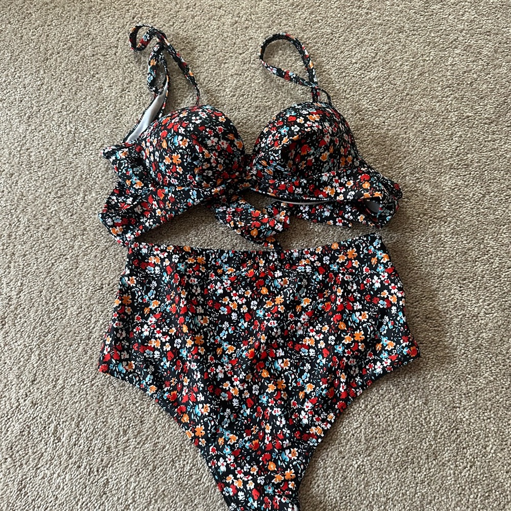Womens 2 piece flower bikini
